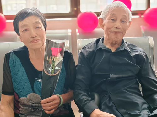 520麻阳婚登中心：浪漫与温情交织，幸福满溢的甜蜜盛宴(图2)